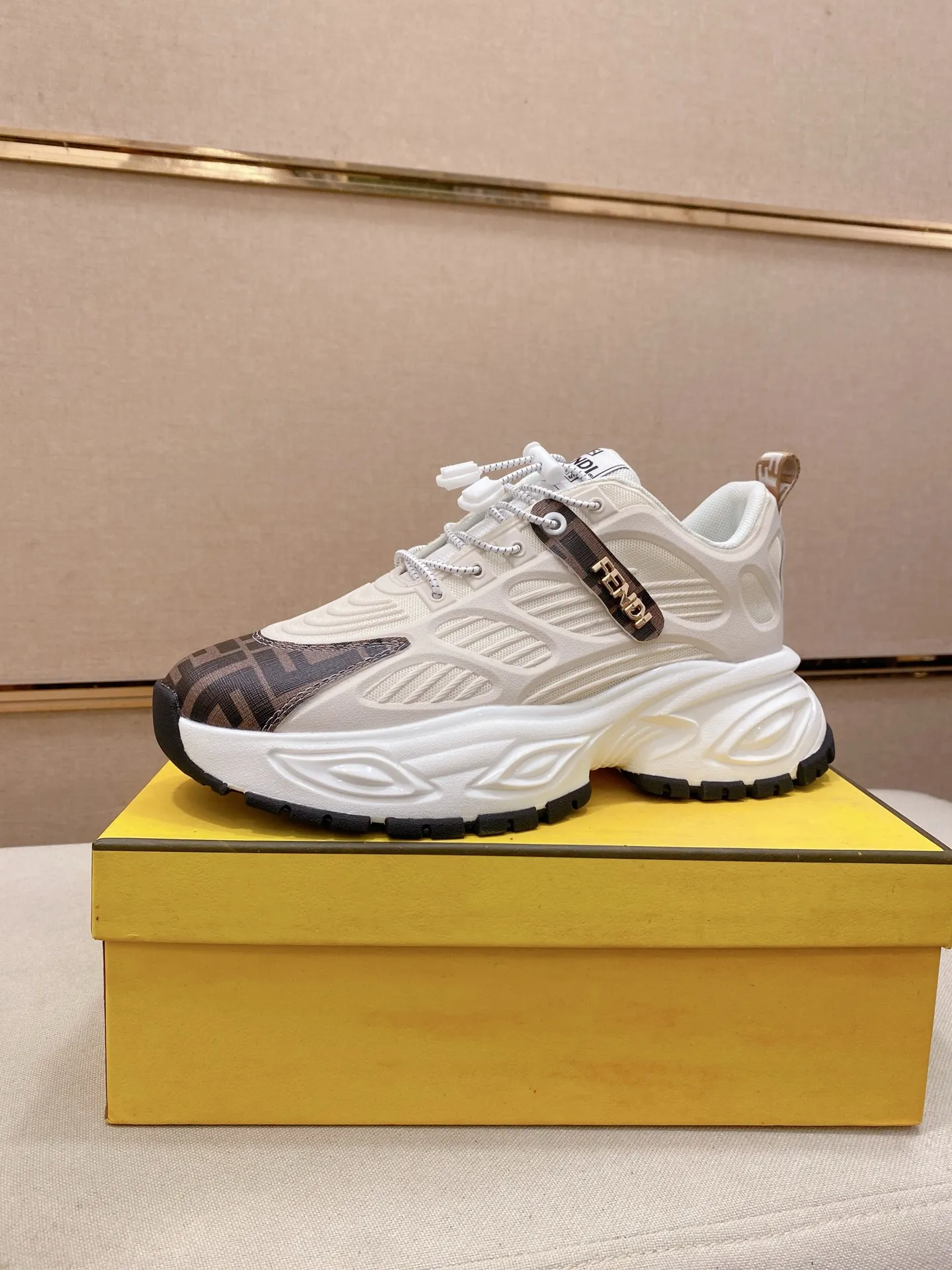 Men's shoes 💰 442💰 (fendi) New high-top 👊🏻 upper 🇮🇹 imported cowhide fabric 🇩🇪 lining imported breathable mesh lining. The original outsole is molded to highlight the identity of every man, and the upper foot is elegant and stable🚶🏻🚶🏻The high-end custom counters reproduce the original version📯No matter the wind or rain, the shoe last remains unchanged and can withstand the verification of time🔍️,🔵 Size: 38-44